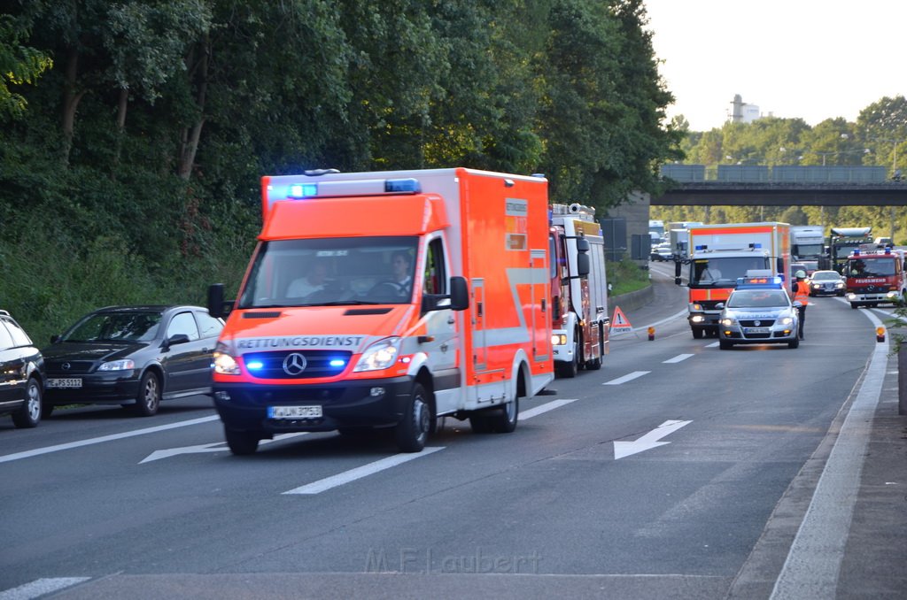 Einsatz BF Koeln Klimaanlage Reisebus defekt A 3 Rich Koeln hoehe Leverkusen P070.JPG